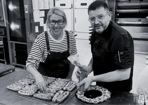 Melina et Jerome en cours de confection de patisserie